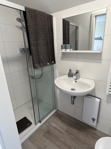 E9B2F34C-8B59-4214-A50D-F97BCC769DF5_4_5005_c